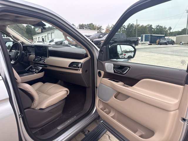 Used 2023 Lincoln Navigator L Reserve AWD/4WD image 23