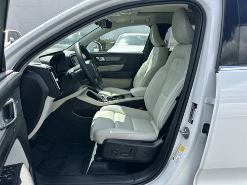 Certified 2025 Volvo XC40 B5 Ultra w/ Climate Package image 17