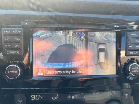 Used 2017 Nissan Rogue SV w/ SV Premium Package image 19