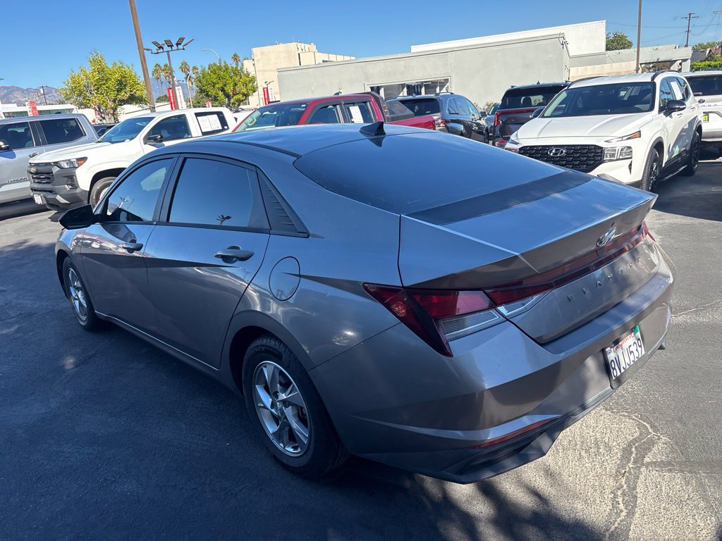Used 2021 Hyundai Elantra SE FWD image 6