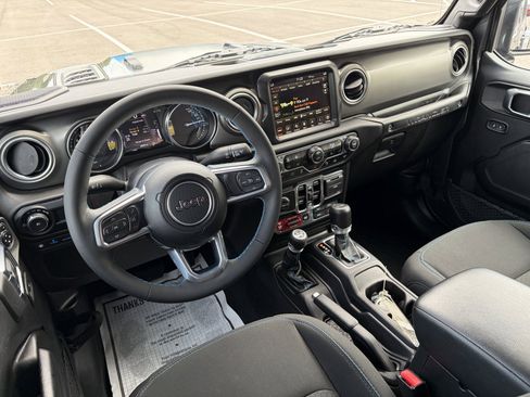 Used 2023 Jeep Wrangler Unlimited Rubicon 4xe w/ Steel Bumper Group AWD/4WD image 10