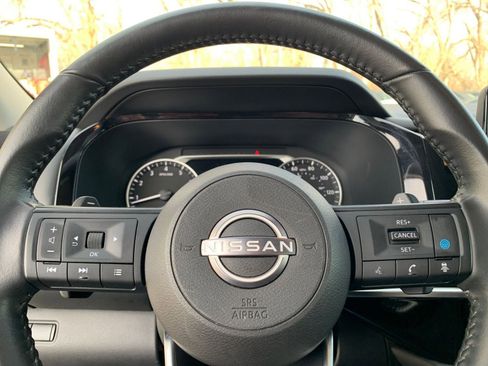 Used 2025 Nissan Pathfinder SV image 30