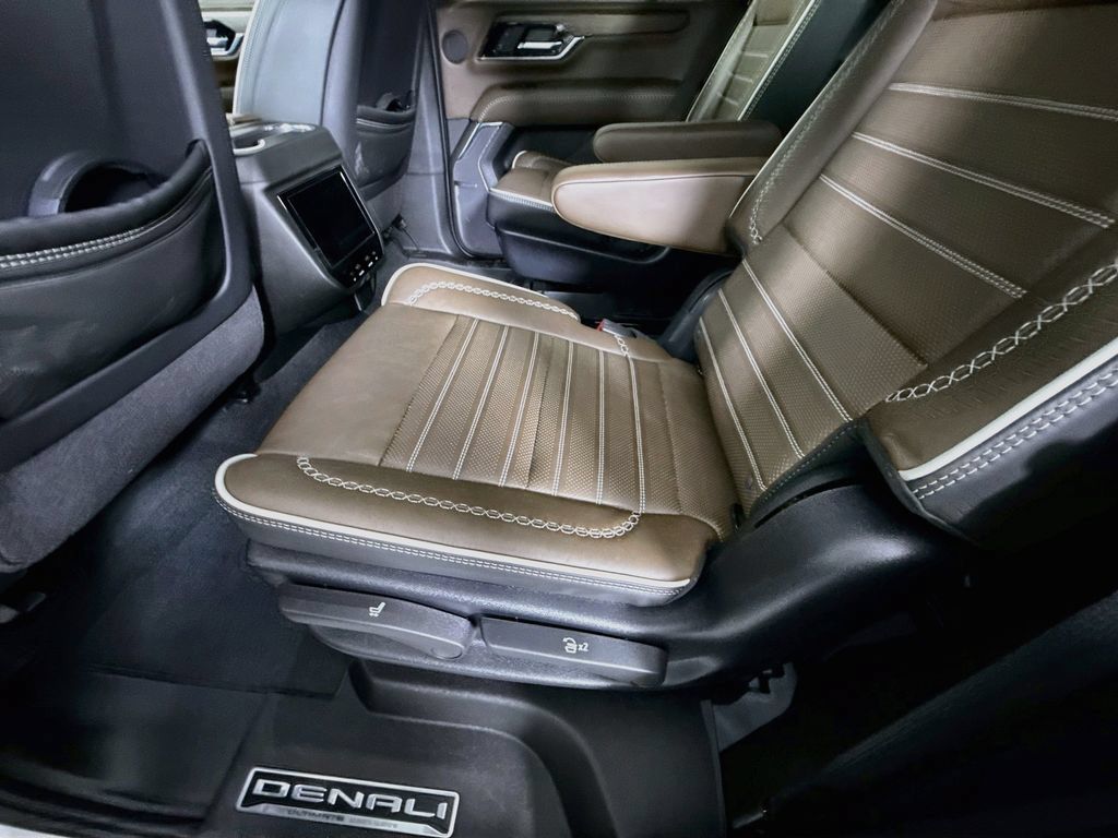 Used 2025 GMC Yukon Denali Ultimate AWD/4WD image 29