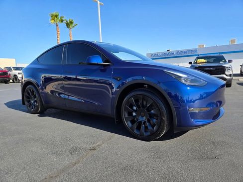 Used 2024 Tesla Model Y 2WD image 1