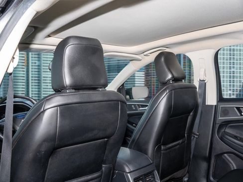 Used 2020 Ford Edge SEL w/ Convenience Package image 12