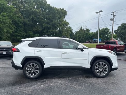 Used 2019 Toyota RAV4 XLE Premium AWD/4WD image 2