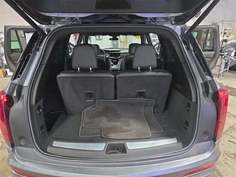 Used 2022 Cadillac XT6 Premium Luxury image 13