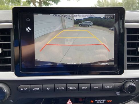 Used 2022 Hyundai Venue Limited FWD image 19