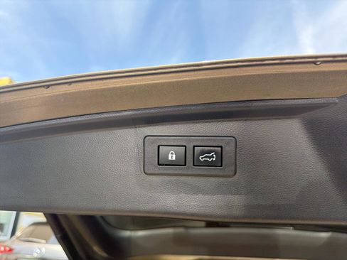Used 2021 Subaru Outback Touring AWD/4WD image 12