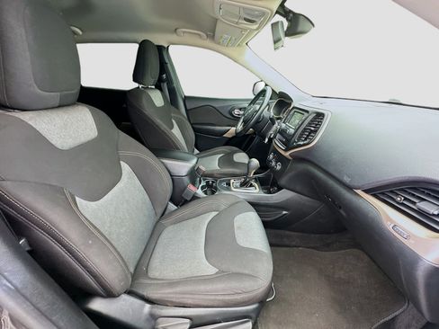 Used 2018 Jeep Cherokee Latitude w/ Altitude Package image 19