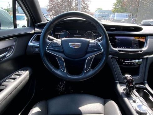 Used 2023 Cadillac XT5 Luxury AWD/4WD image 4