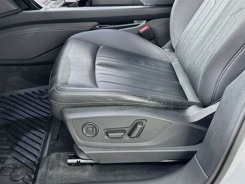 Used 2024 Audi Q8 e-tron Premium AWD/4WD image 22