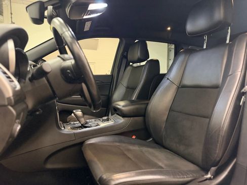 Used 2022 Jeep Grand Cherokee Laredo X image 12