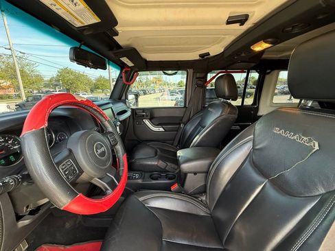 Used 2017 Jeep Wrangler Unlimited Sahara w/ Connectivity Group image 12