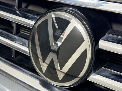 Certified 2024 Volkswagen Tiguan SE image 30