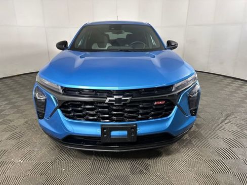 Used 2025 Chevrolet Trax RS w/ Driver Confidence Package image 8