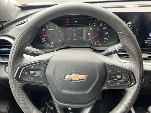 Used 2024 Chevrolet Trax LS w/ LS Convenience Package FWD image 15