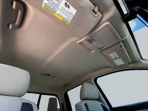 Used 2020 Nissan Titan SV w/ SV Convenience Package RWD image 14