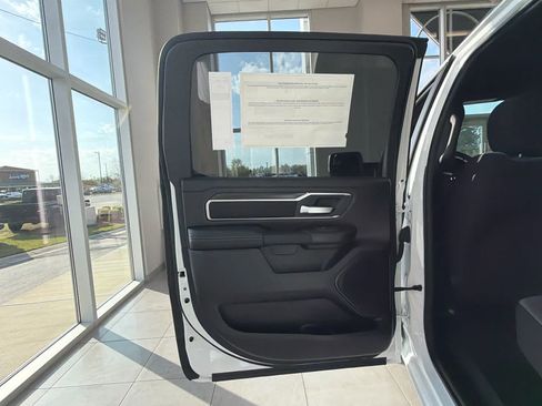 New 2026 RAM 1500 4x4 Crew Cab image 32