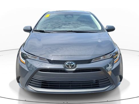 Used 2025 Toyota Corolla LE FWD image 2
