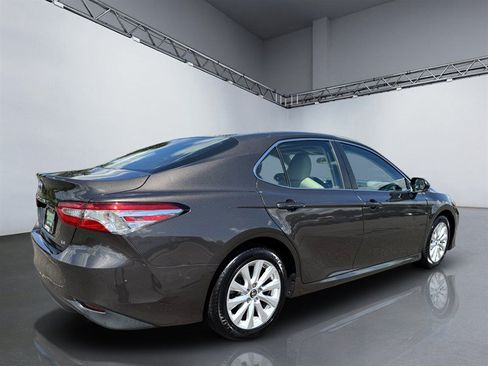 Used 2018 Toyota Camry LE FWD image 7
