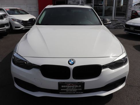 Used 2016 BMW 320i xDrive Sedan AWD/4WD image 8