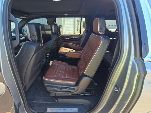 Used 2023 GMC Yukon XL Denali Ultimate AWD/4WD image 8