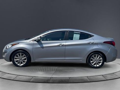 Used 2015 Hyundai Elantra SE w/ Option Group 03 FWD image 2