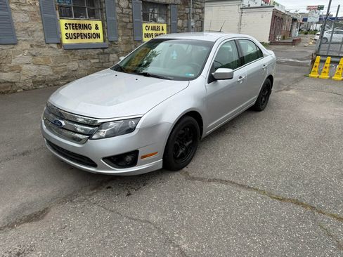 Used 2011 Ford Fusion SE FWD image 2