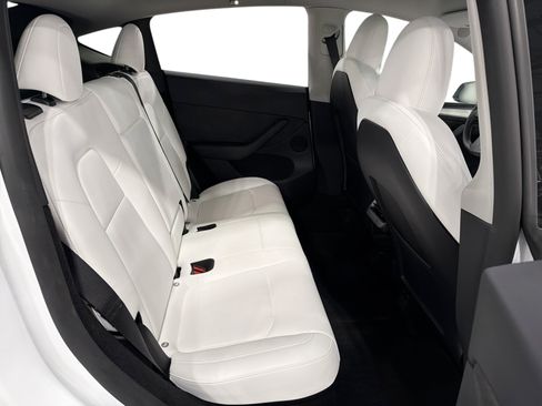 Certified 2023 Tesla Model Y AWD image 11
