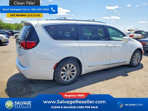 Used 2018 Chrysler Pacifica Touring-L w/ Premium Audio Group FWD image 4
