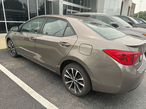 Used 2017 Toyota Corolla SE w/ Carpet Mat Package (TMS) FWD image 6
