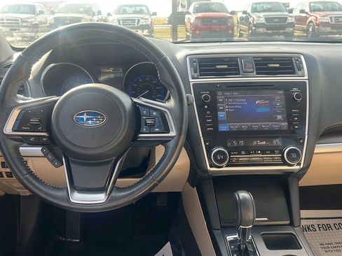 Used 2018 Subaru Outback 2.5i Limited AWD/4WD image 9