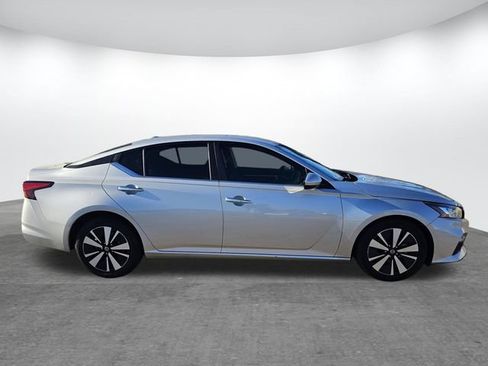 Used 2021 Nissan Altima 2.5 SV image 3