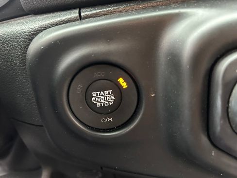 Used 2023 Jeep Wrangler Unlimited Sahara AWD/4WD image 33