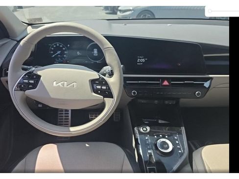 Used 2024 Kia Niro Wave w/ Wave Preserve Package FWD image 5