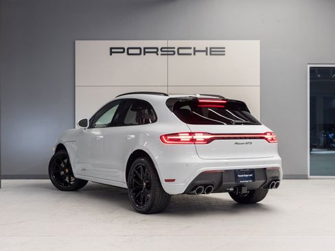 New 2026 Porsche Macan GTS image 3