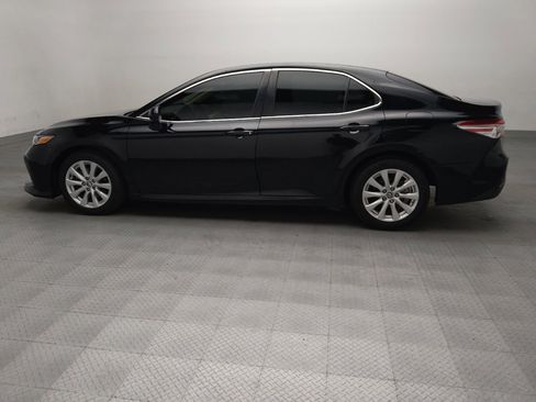 Used 2018 Toyota Camry LE FWD image 3