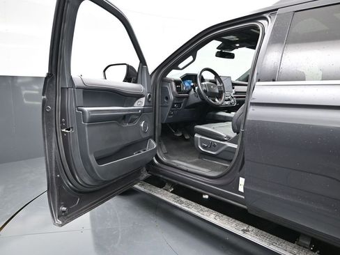 Used 2023 Ford Expedition Limited image 15