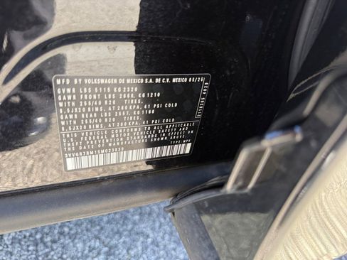 Certified 2025 Volkswagen Tiguan SE R-Line image 38