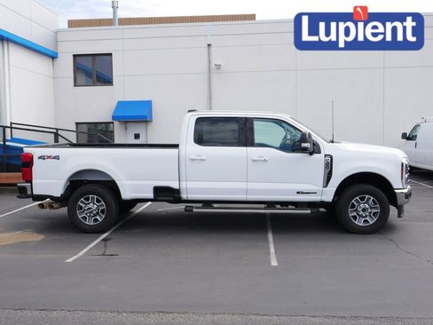 Used 2024 Ford F350 Lariat image 2