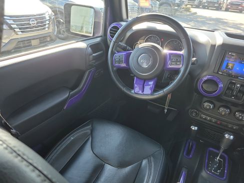 Used 2017 Jeep Wrangler Unlimited Sahara w/ Connectivity Group image 17