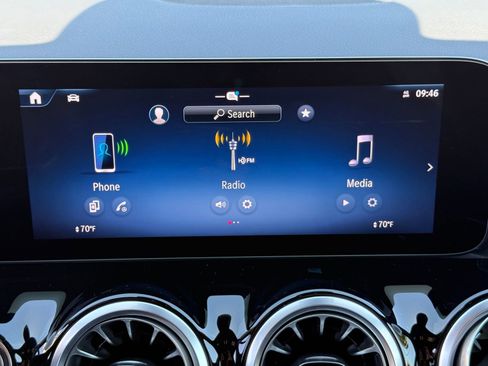 Used 2025 Mercedes-Benz GLA 250 image 39