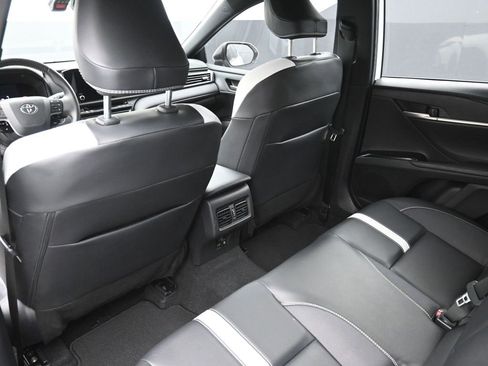 Used 2025 Toyota Camry SE image 2