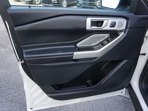 Certified 2022 Ford Explorer Limited w/ Limited Technology Package image 30