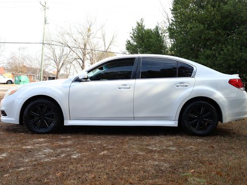 Used 2011 Subaru Legacy 2.5i Premium image 2