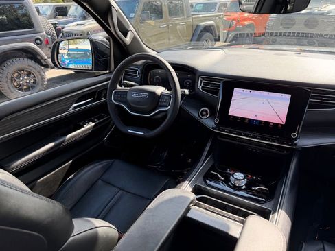 Used 2023 Jeep Wagoneer Series III w/ Preferred Equipment Group image 36