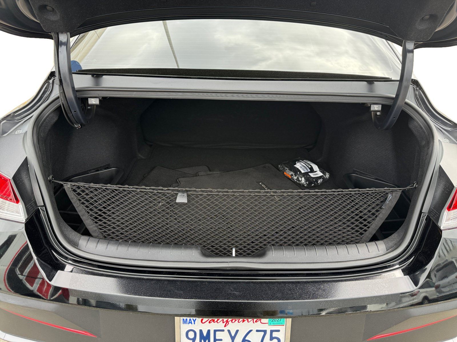 Certified 2024 Hyundai Elantra SEL FWD image 17
