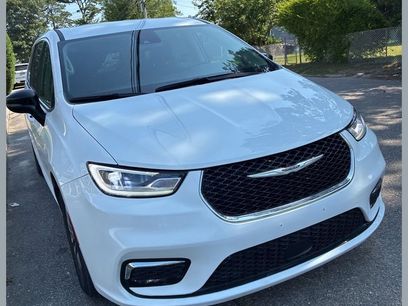 Used 2024 Chrysler Pacifica Limited