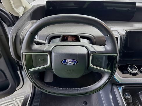 Used 2025 Ford Expedition Max Platinum image 17